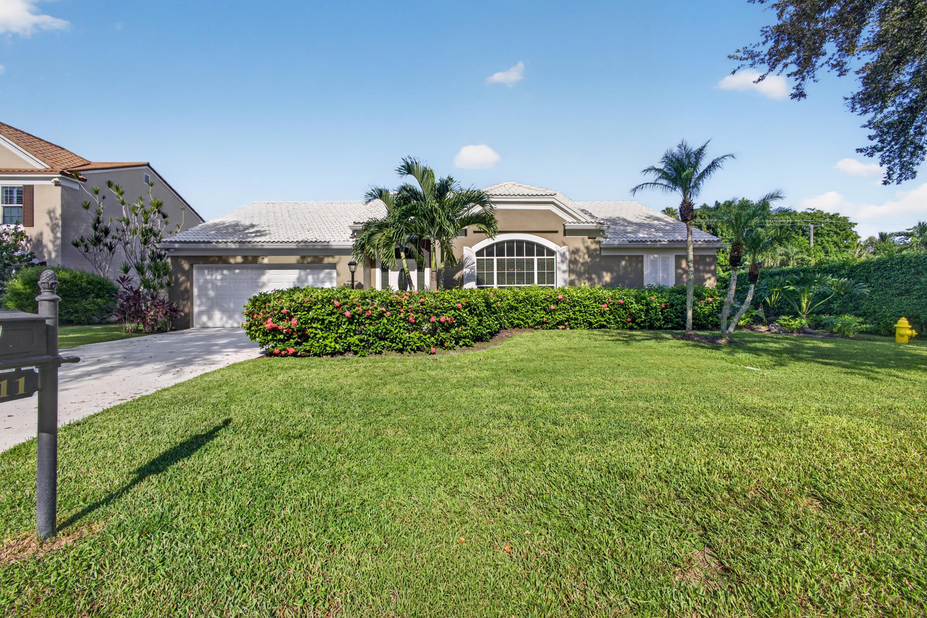 1011 WOODFIELD Circle