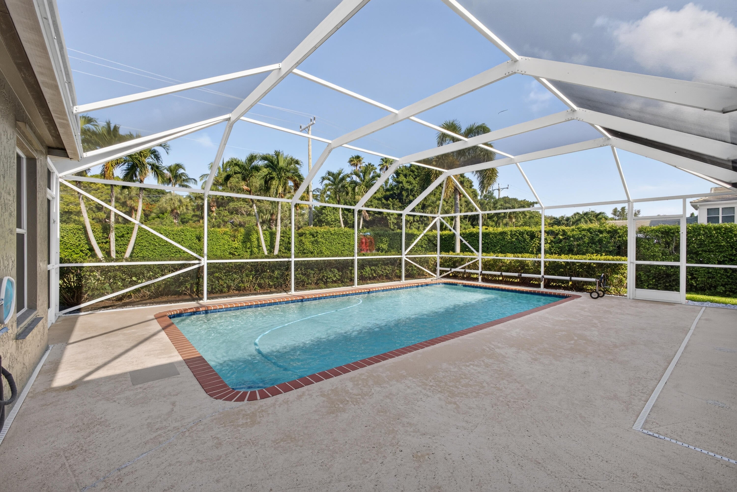 1011 WOODFIELD Circle