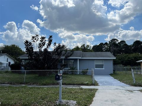 Photo of 308 Essex Dr, Fort Pierce, FL 34946 (MLS # F10533967) Photo of 308 Essex Dr, Fort Pierce, FL 34946 (MLS # F10533967)