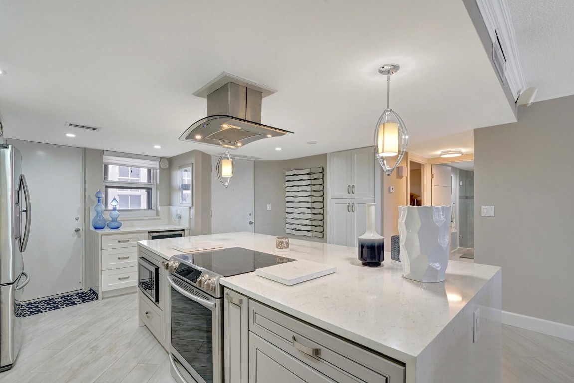 4100 Galt Ocean Drive 305