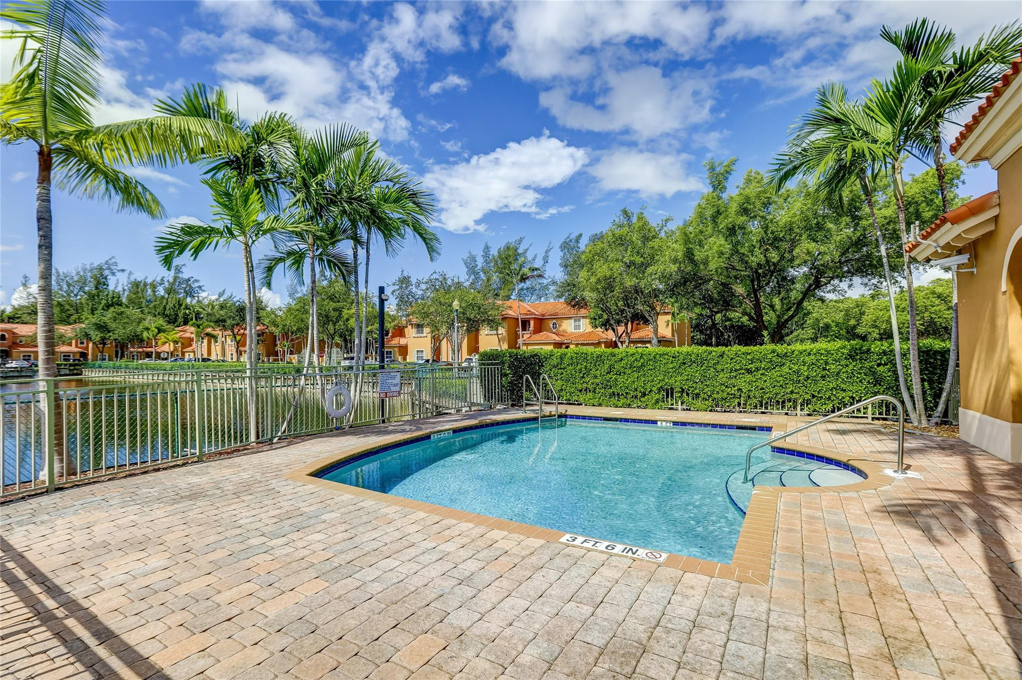 THUNDERBIRD PARK - Residential