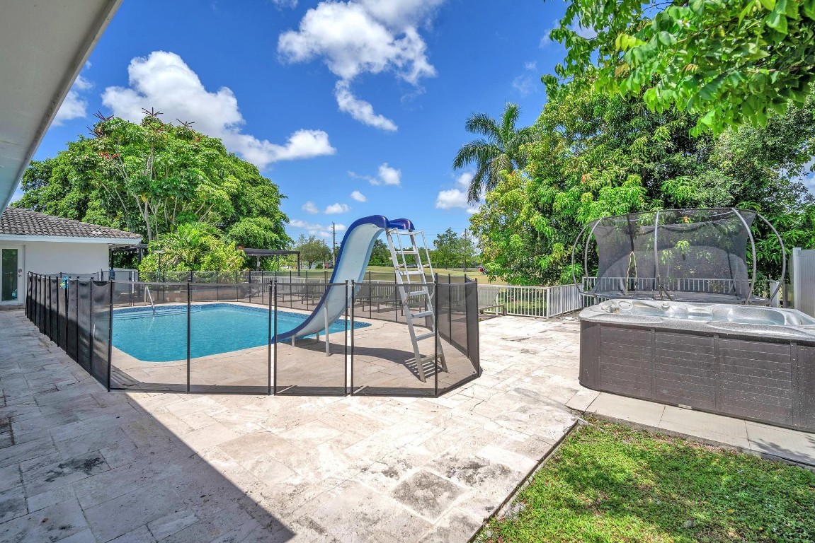 EMERALD HILLS - Residential