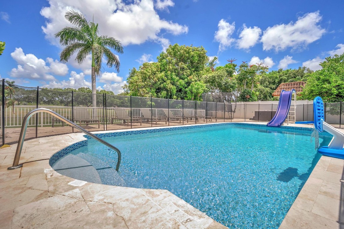 EMERALD HILLS - Residential