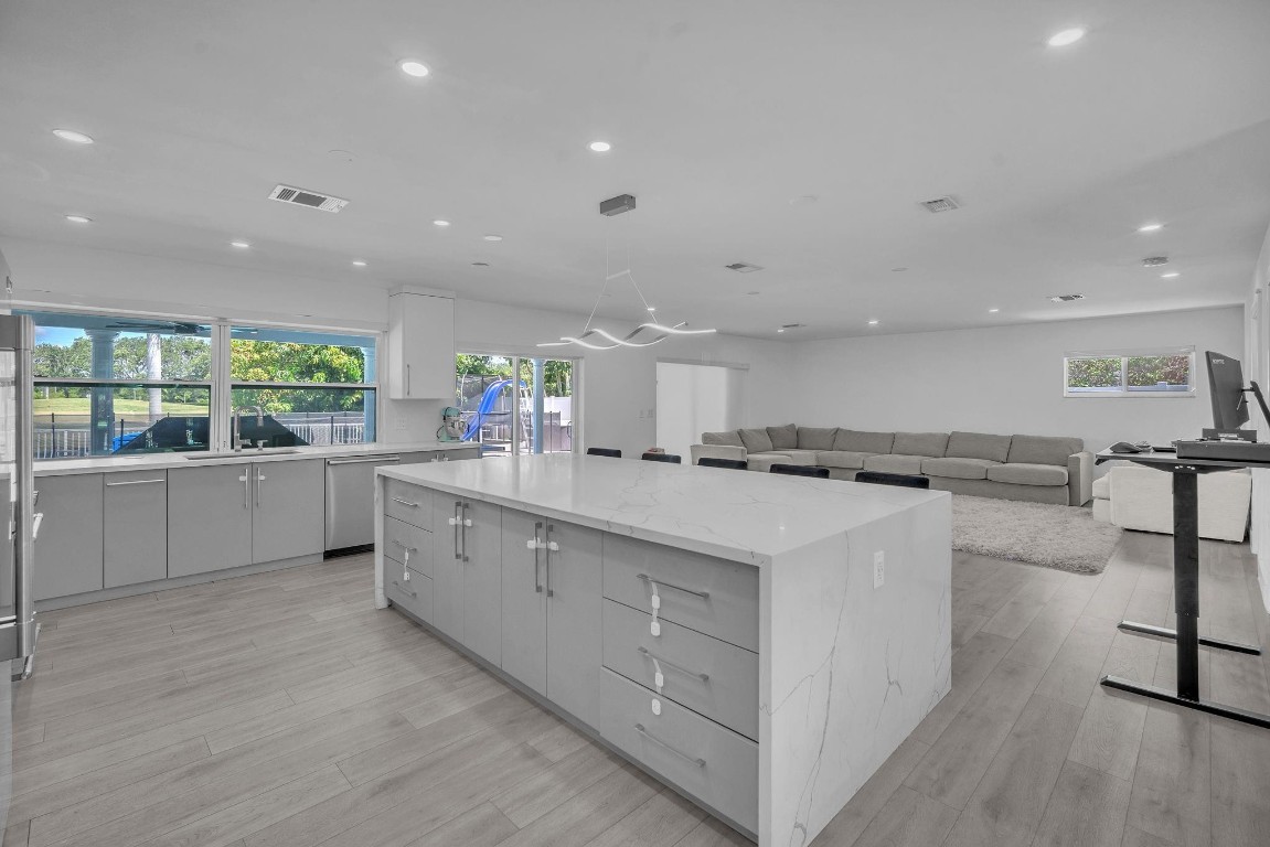 EMERALD HILLS - Residential