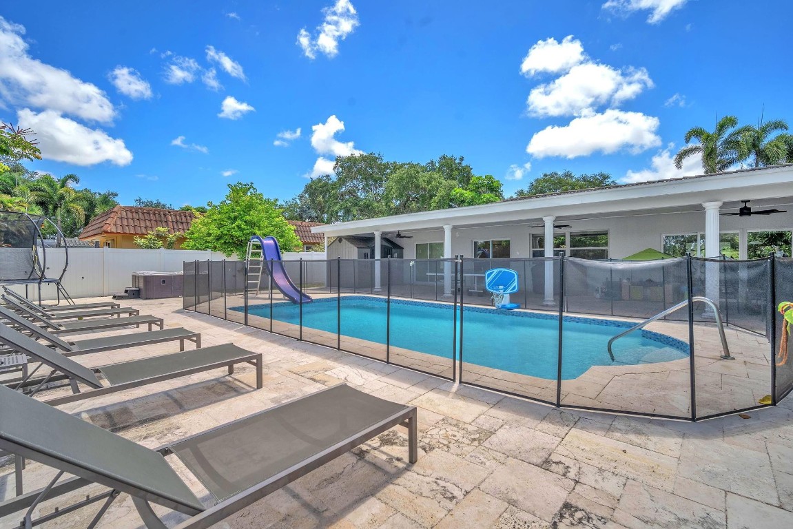 EMERALD HILLS - Residential