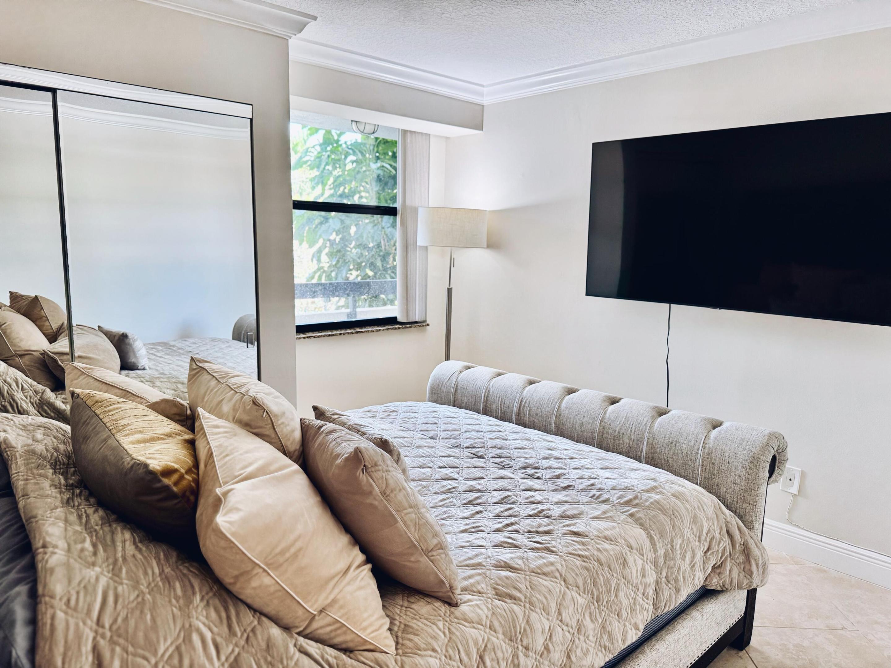 LAKESIDE CONDO - Residential Lease
