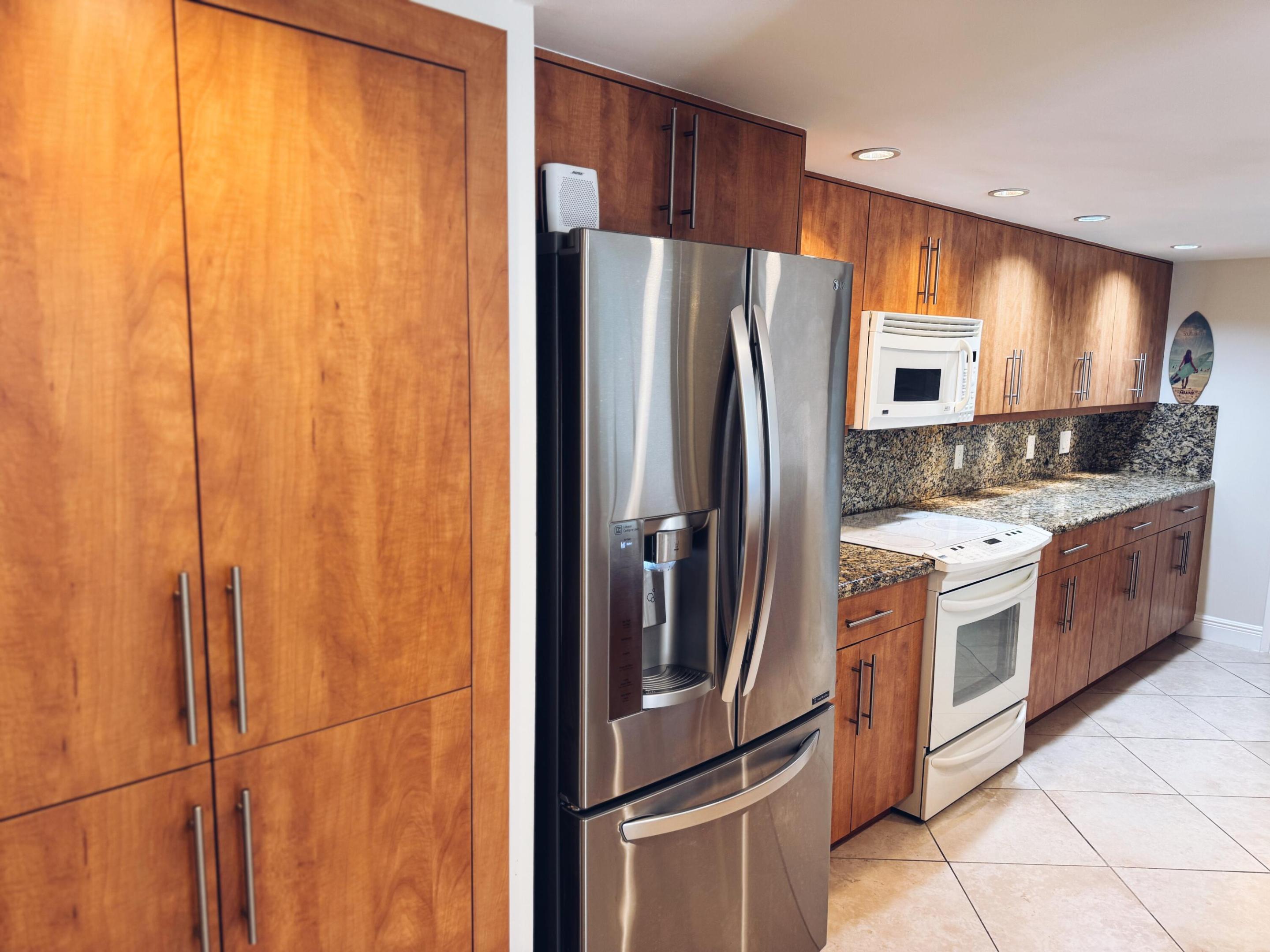 LAKESIDE CONDO - Residential Lease