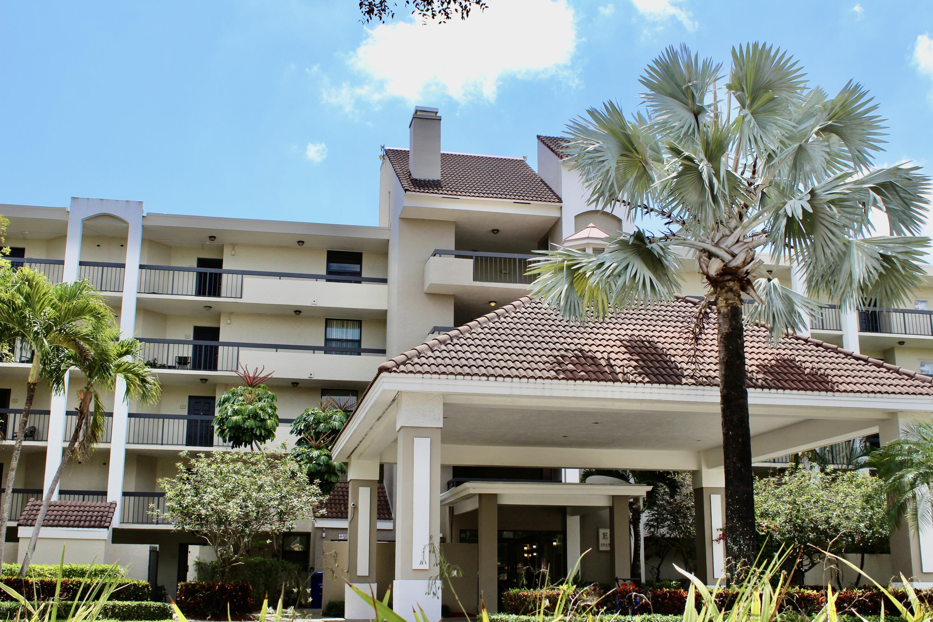 LAKESIDE CONDO - Residential Lease
