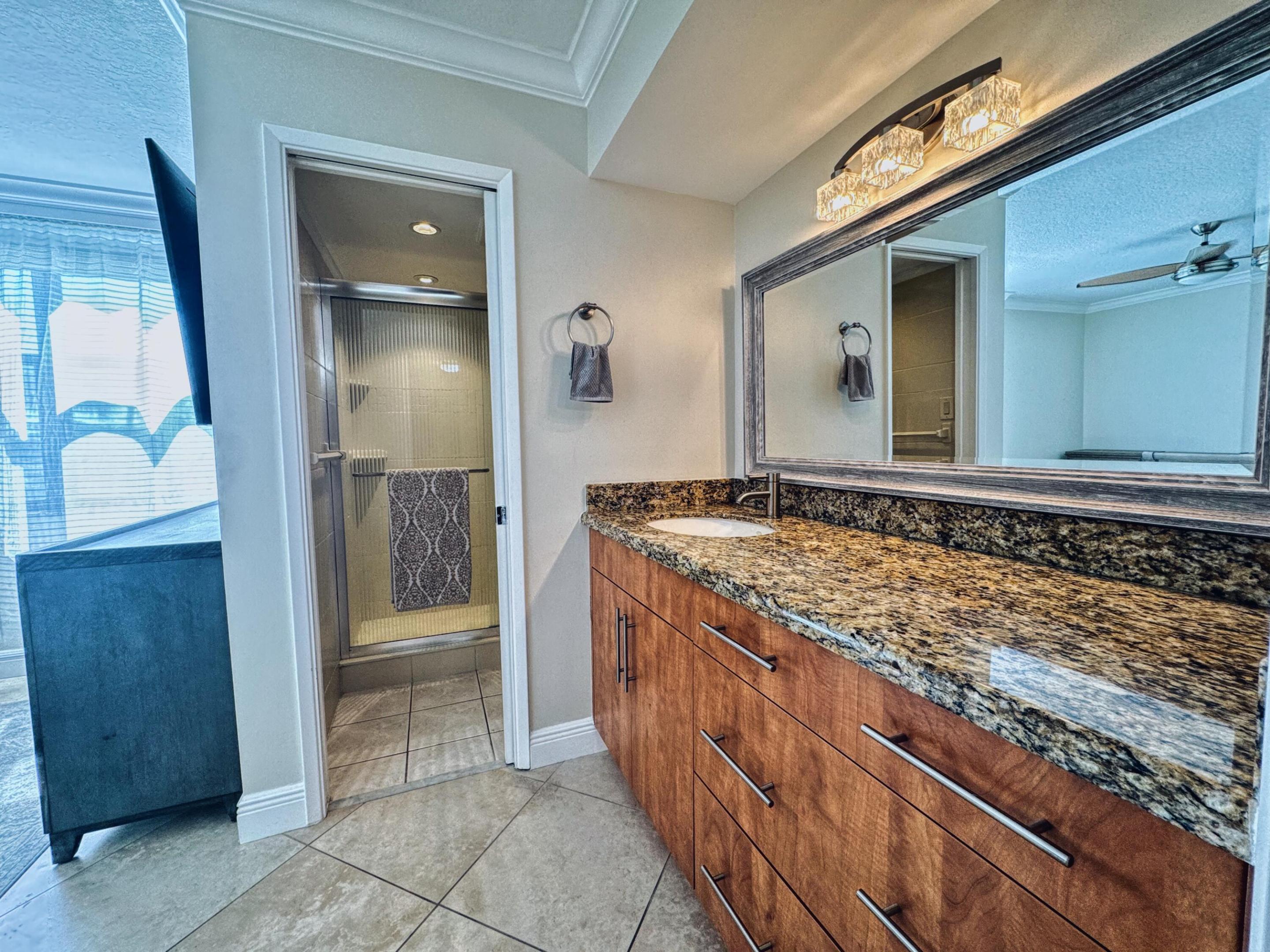 LAKESIDE CONDO - Residential Lease