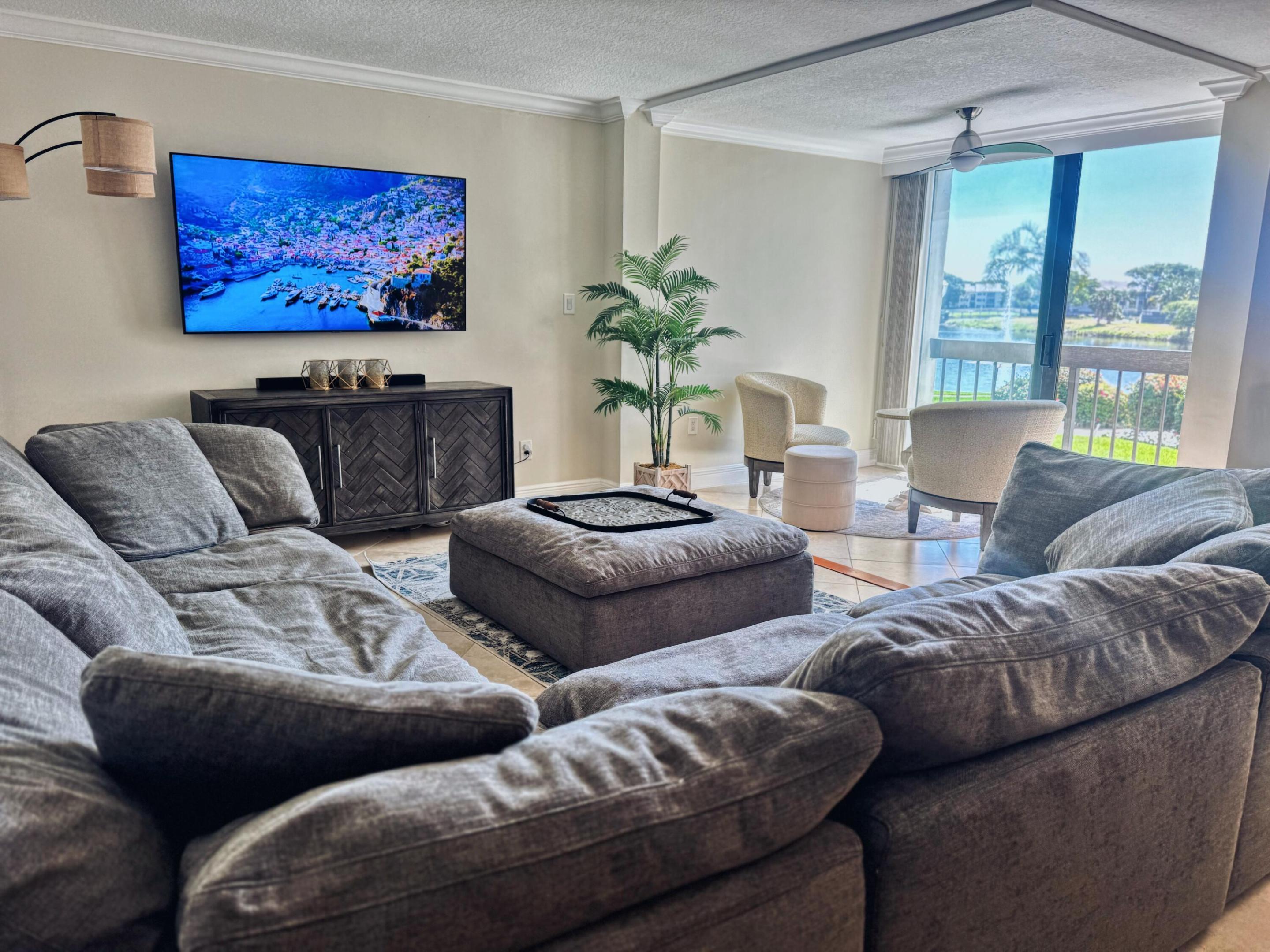 LAKESIDE CONDO - Residential Lease