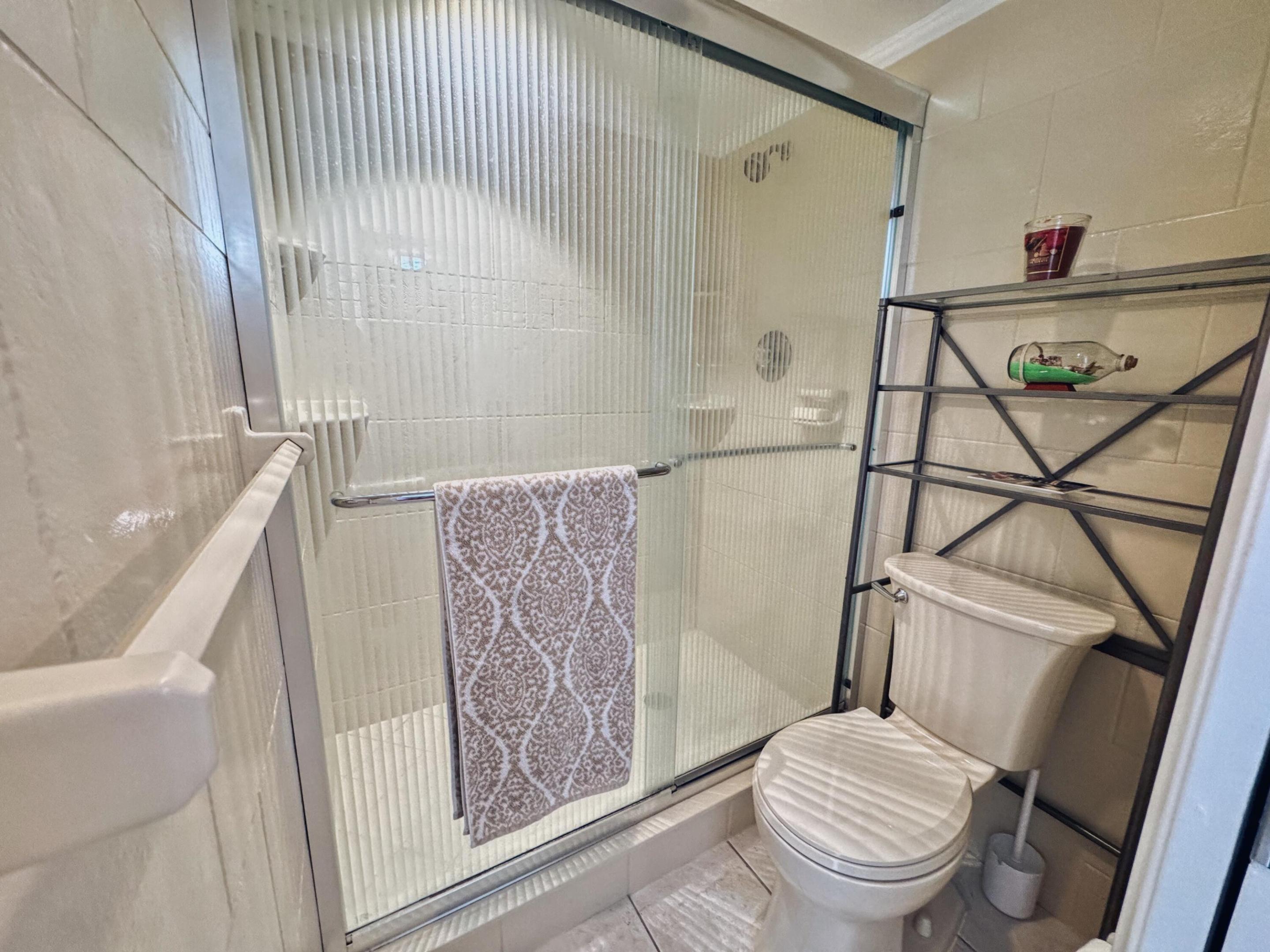 LAKESIDE CONDO - Residential Lease