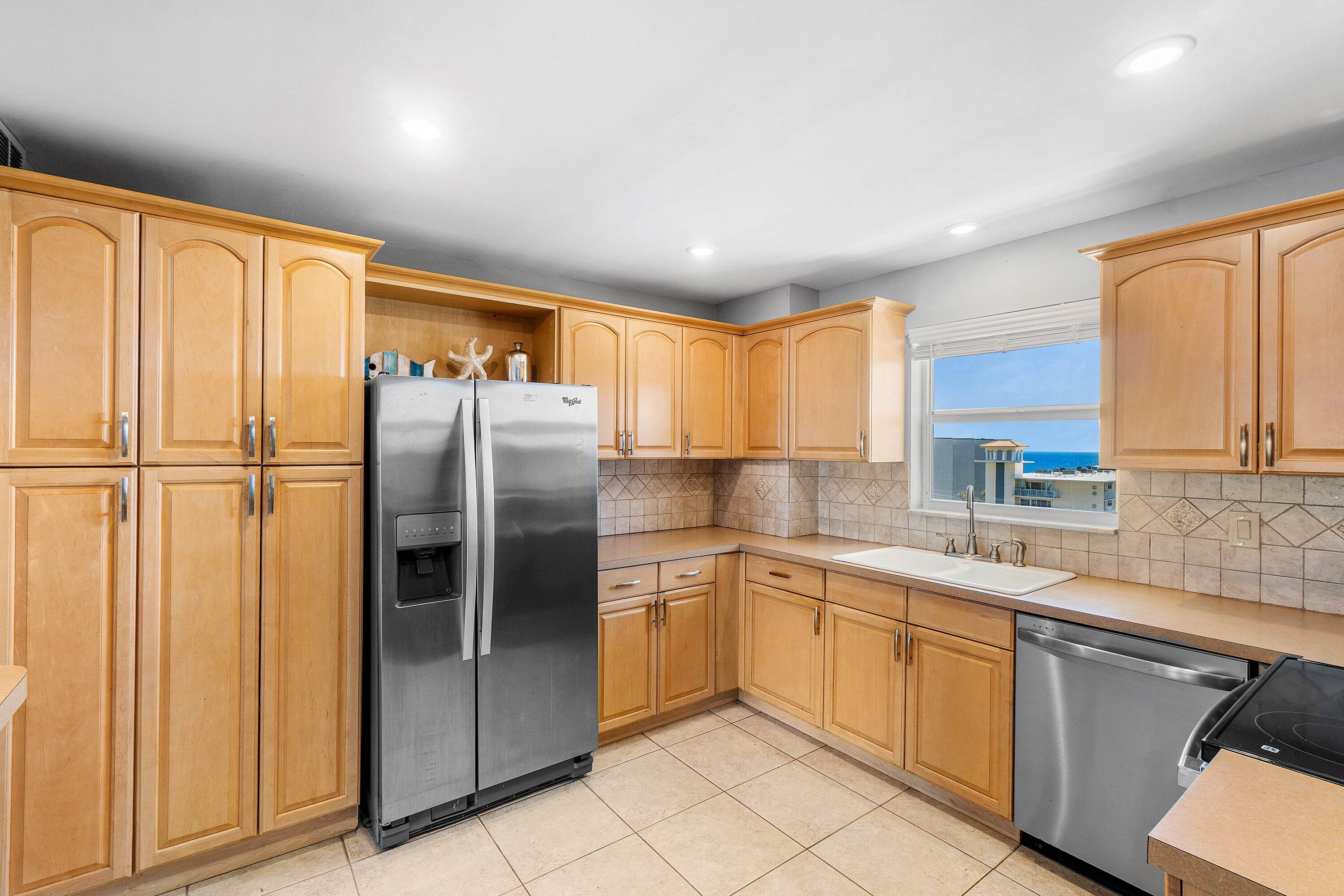 HILLSBORO ISLAND HOUSE CONDO - Residential