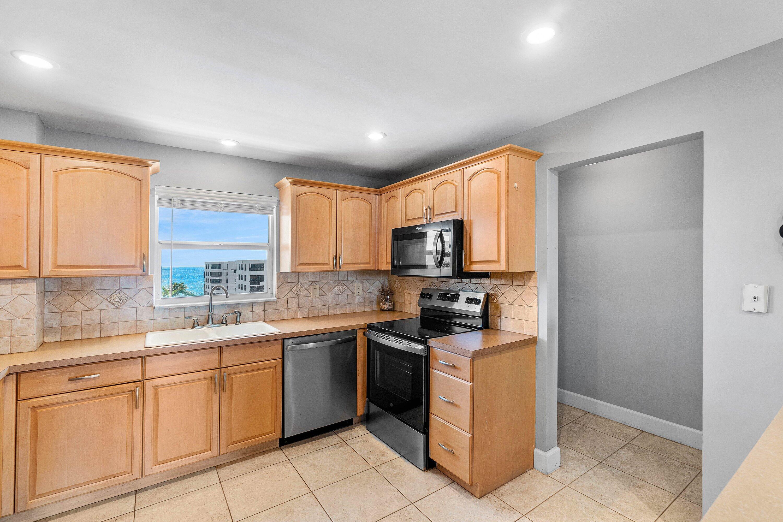 HILLSBORO ISLAND HOUSE CONDO - Residential