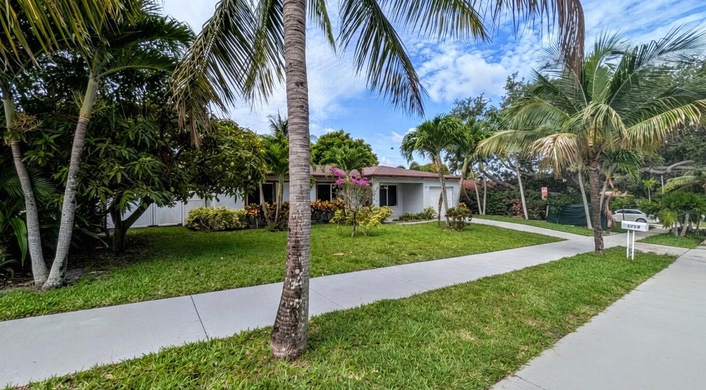Photo of 1719 15th Avenue N, Lake Worth Beach, FL 33460 (MLS # B26042786)