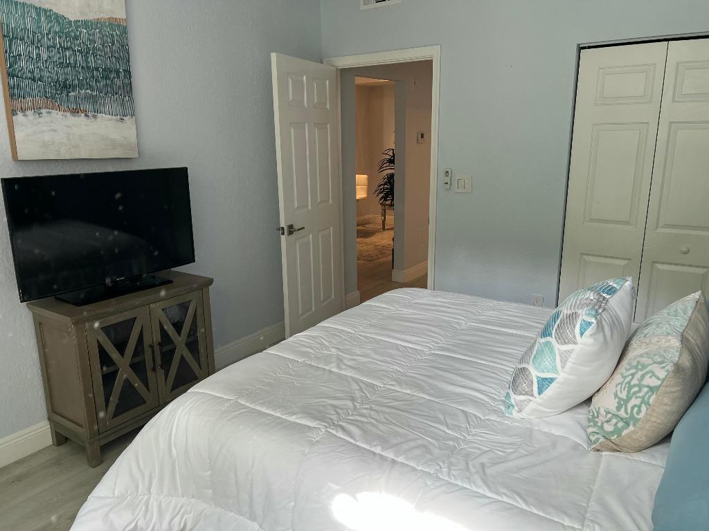 FLAGLER POINTE CONDOMINIUM - Residential Lease