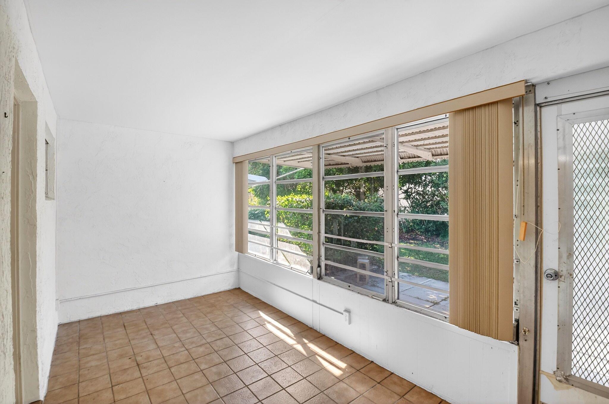 POINTE OVERLOOK CONDO - Residential