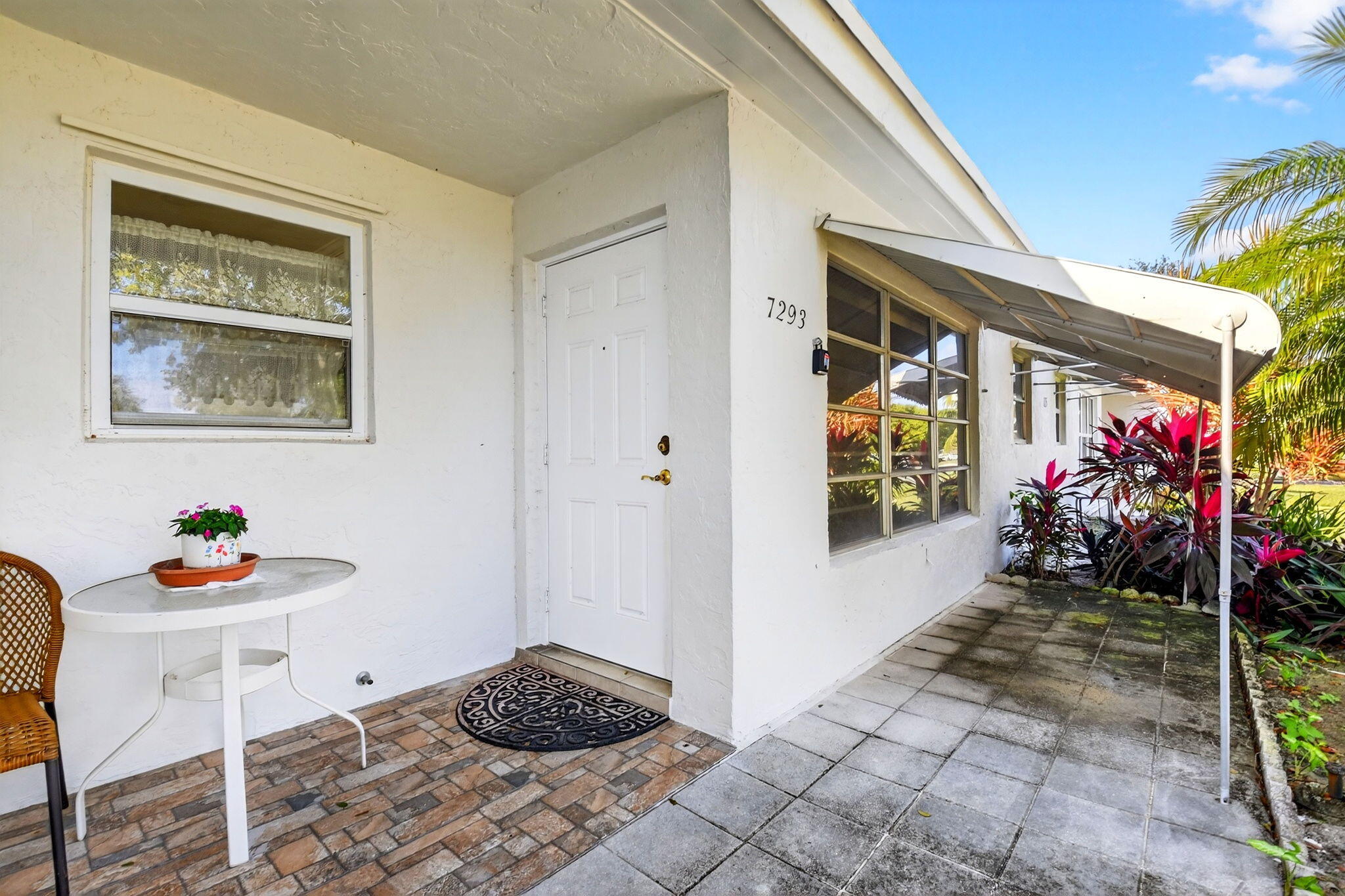 View photos, virtual tours, details... 7293 W Oakridge Circle