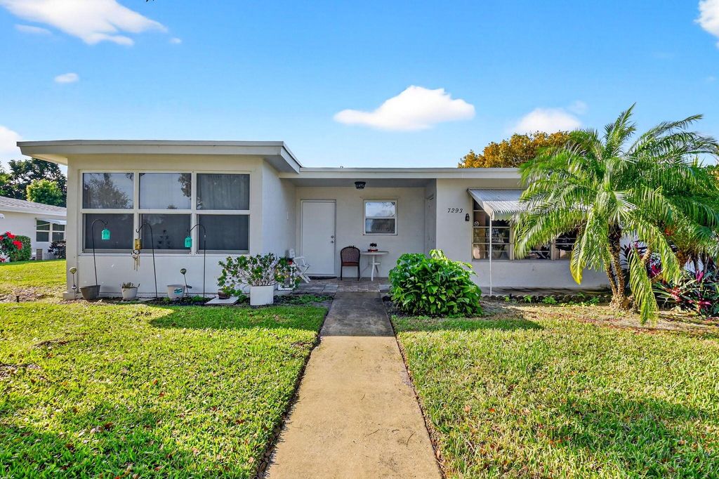 Photo of 7293 W Oakridge Circle, Lantana, FL 33462 (MLS # R11149392)