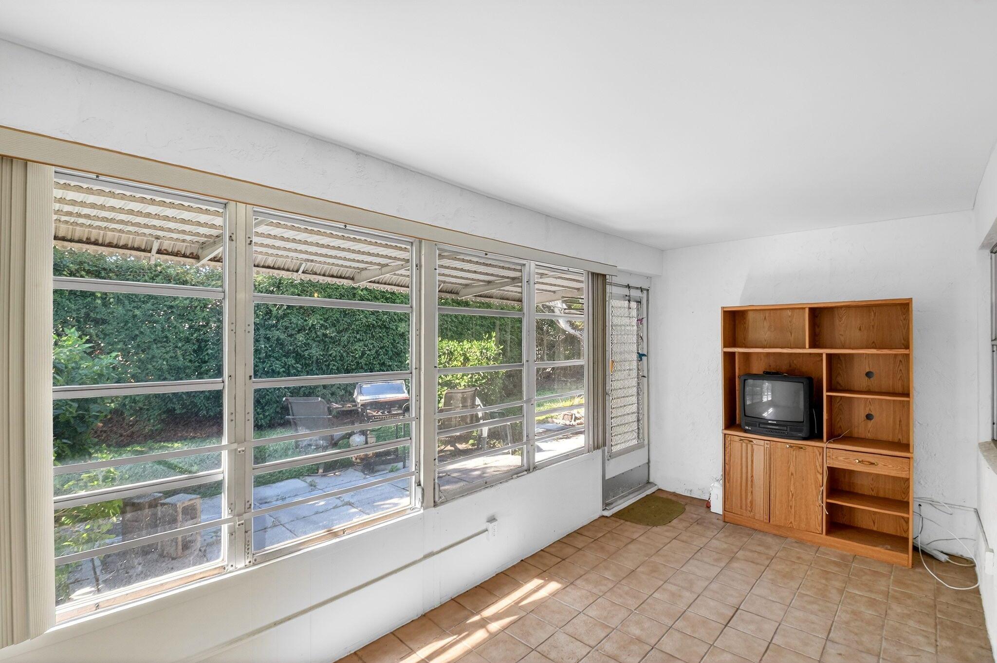 POINTE OVERLOOK CONDO - Residential