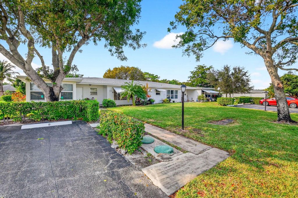 Photo of 7293 W Oakridge Circle, Lantana, FL 33462 (MLS # R11149392)