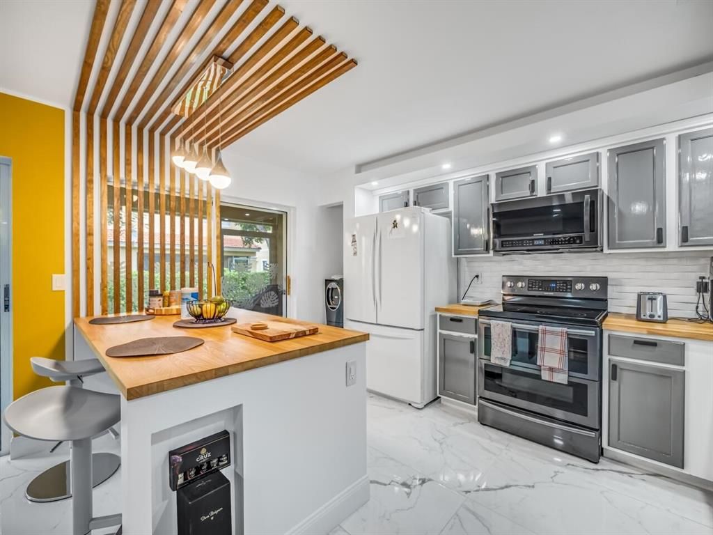 Photo of 1512 Arezzo Circle, Boynton Beach, FL 33436 (MLS # R10756295)