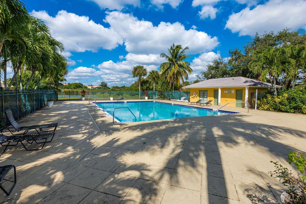 MEADOWS ON THE GREEN COND - Residential