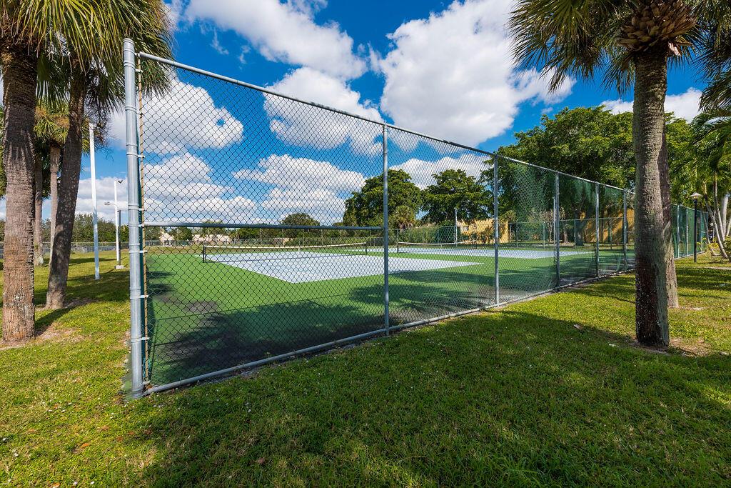 MEADOWS ON THE GREEN COND - Residential