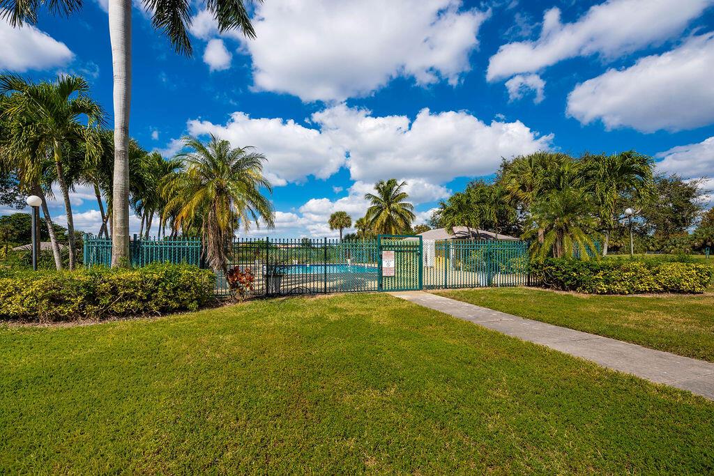 MEADOWS ON THE GREEN COND - Residential