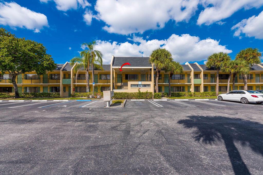 MEADOWS ON THE GREEN COND - Residential