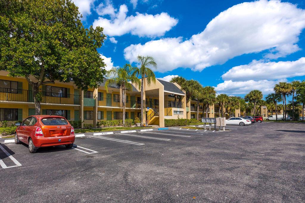 MEADOWS ON THE GREEN COND - Residential