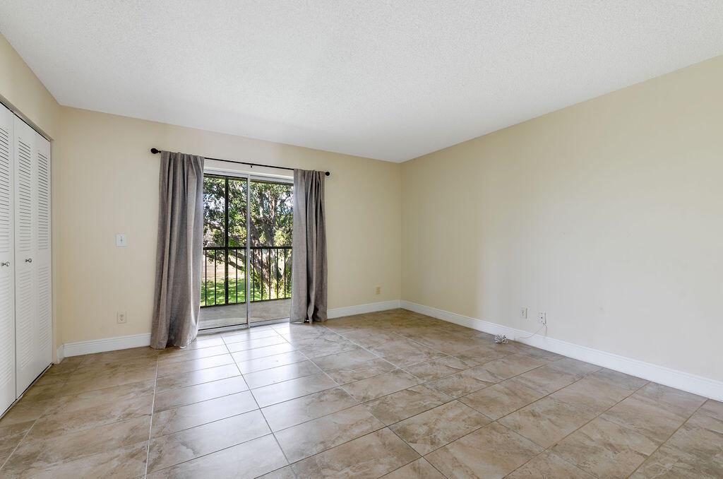 MEADOWS ON THE GREEN COND - Residential