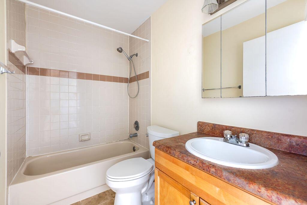 MEADOWS ON THE GREEN COND - Residential