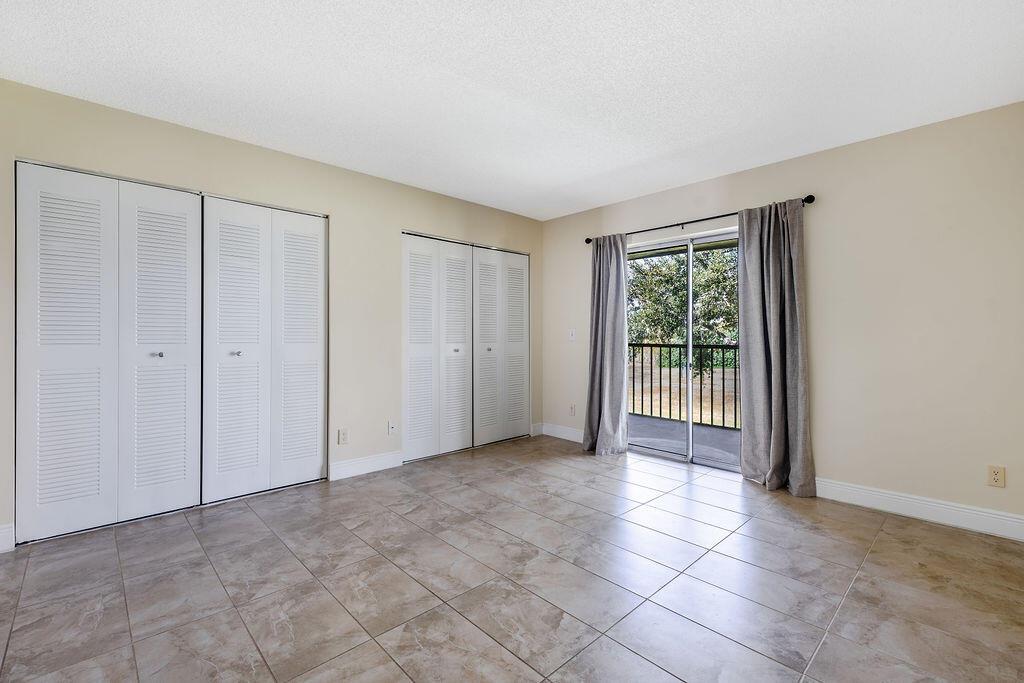 MEADOWS ON THE GREEN COND - Residential