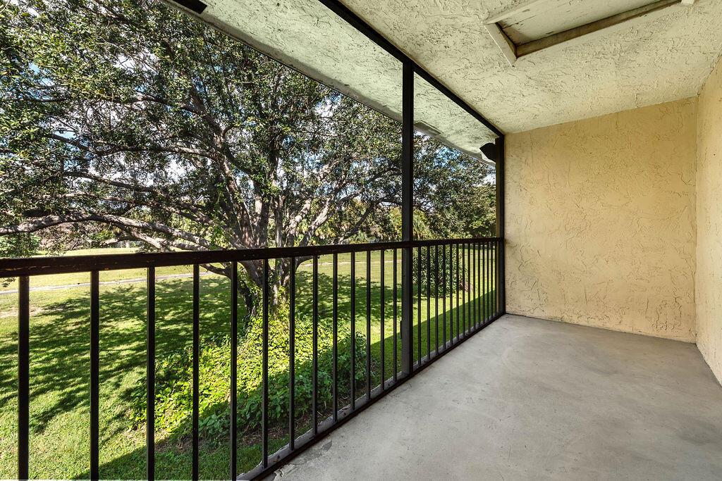 MEADOWS ON THE GREEN COND - Residential