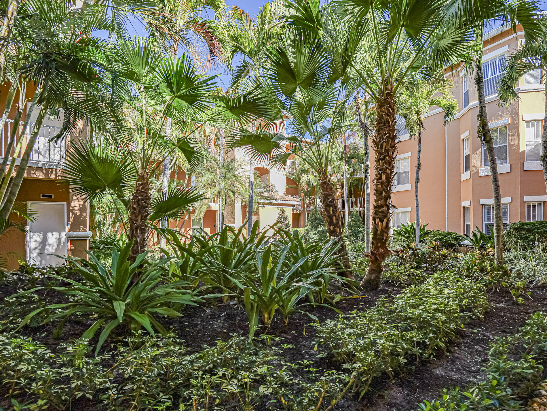 5020 Fairways Circle J208