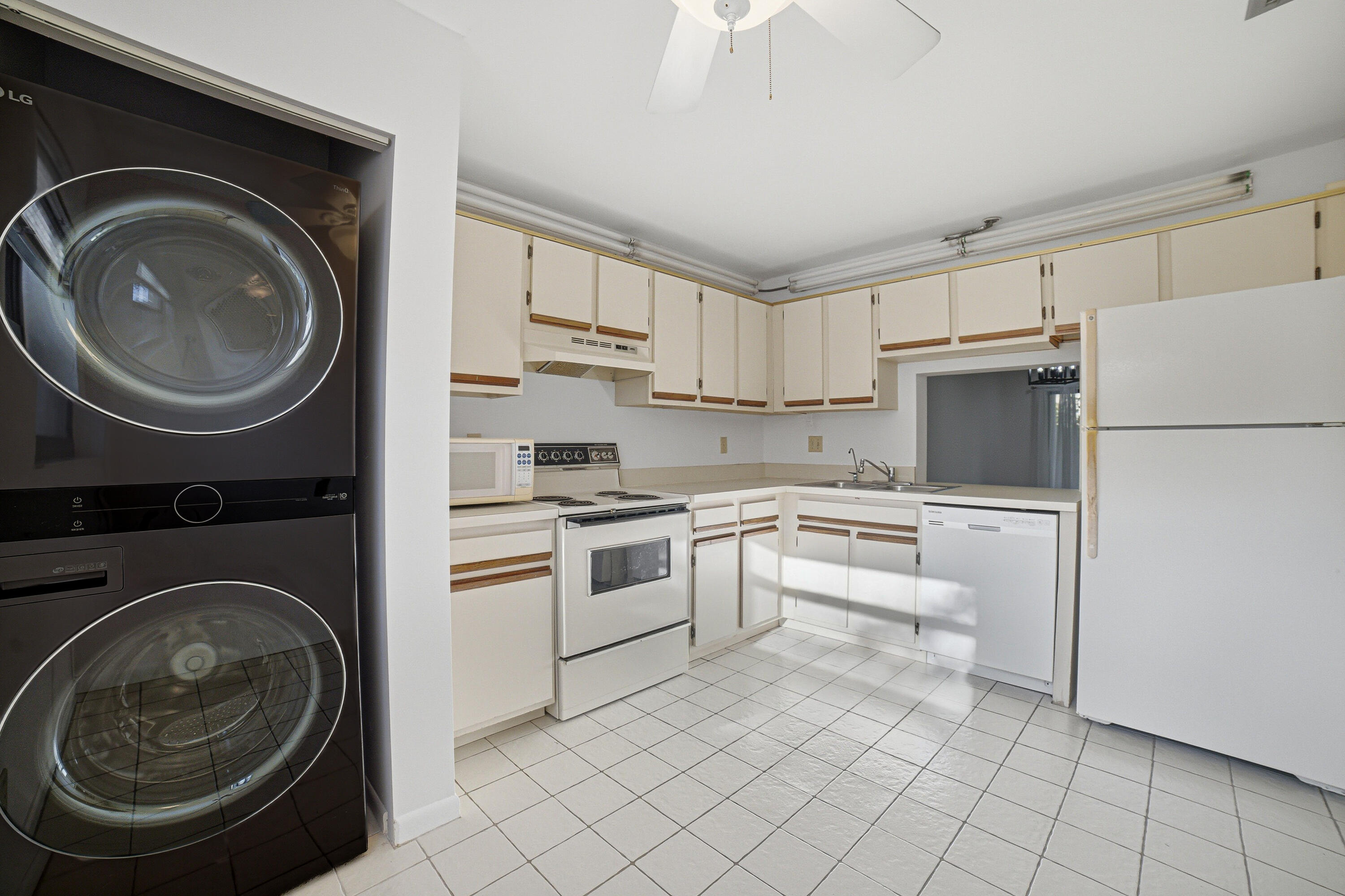 POND APPLE PLACE III CONDO - Residential