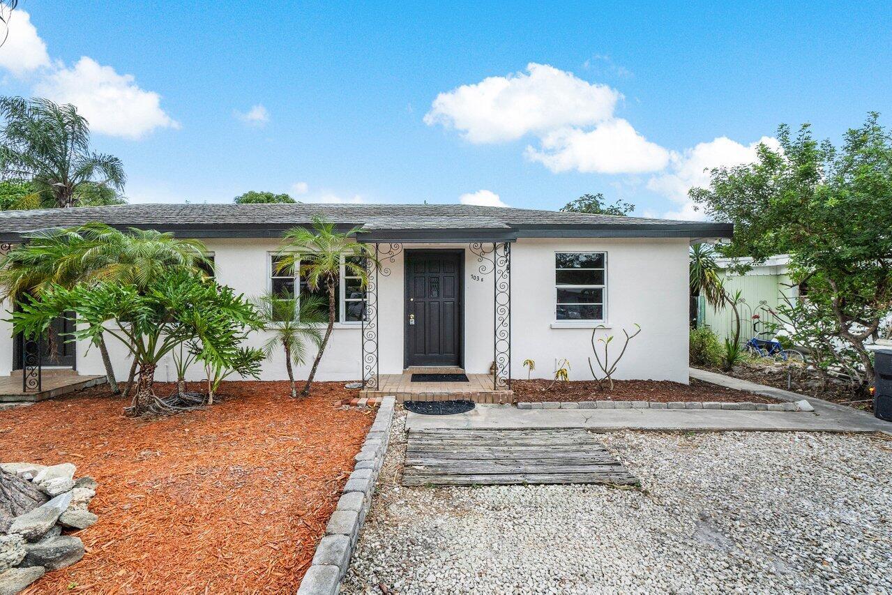 703 W Palm Street E