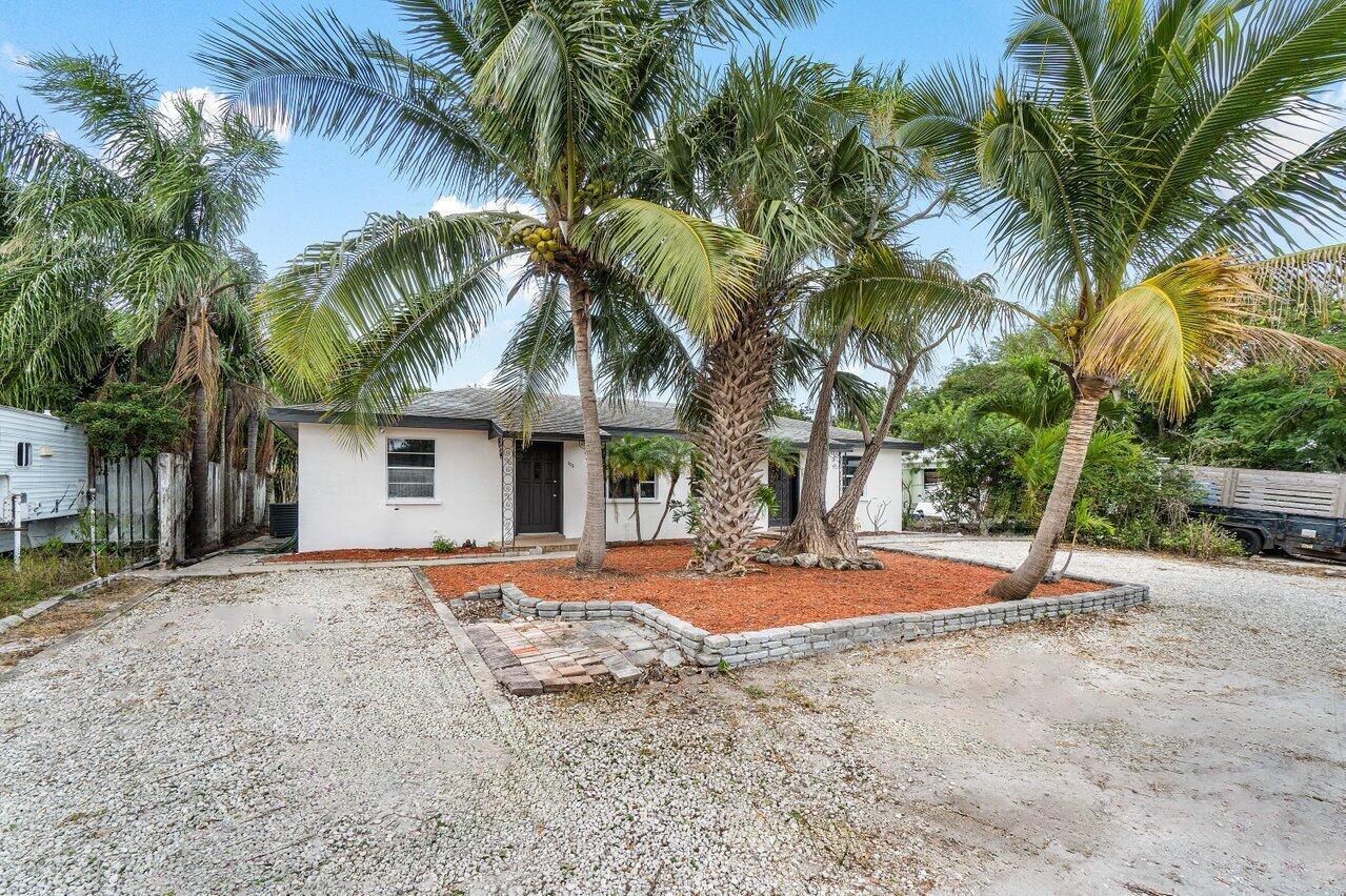 703 W Palm Street E
