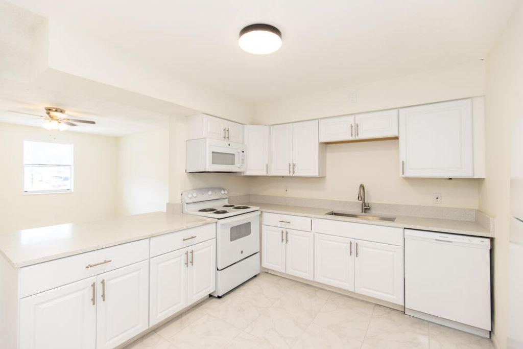 Photo of 8562 Sunset Drive, Palm Beach Gardens, FL 33410 (MLS # R10988157)