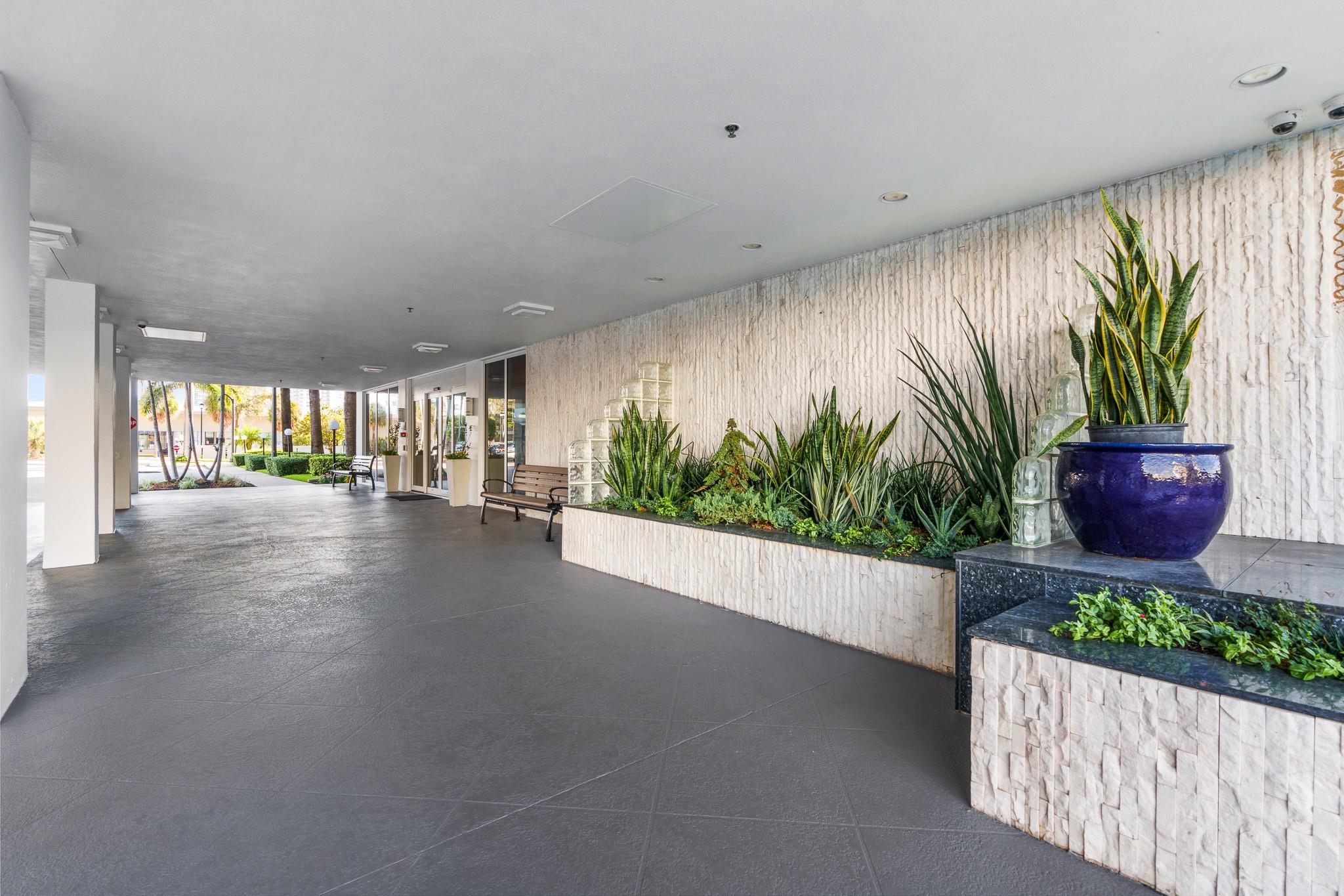 Coral Ridge Towers South - Residential