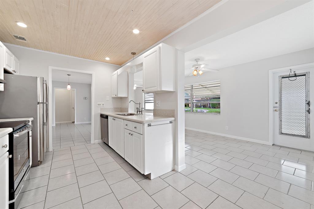 PALM BEACH LEISUREVILLE SEC 8 - Residential