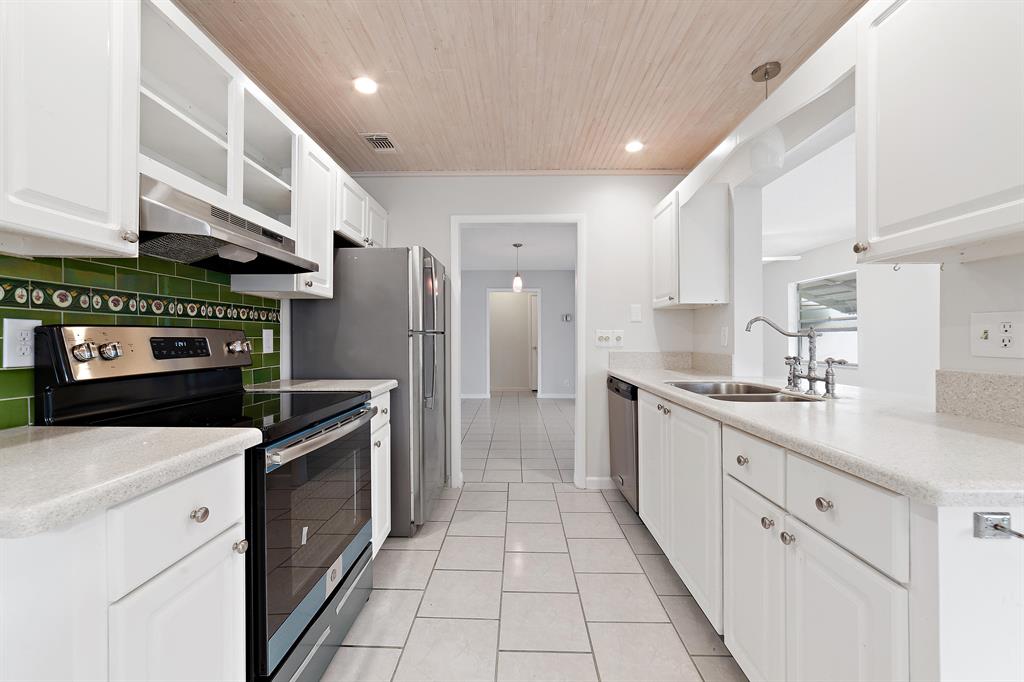 PALM BEACH LEISUREVILLE SEC 8 - Residential