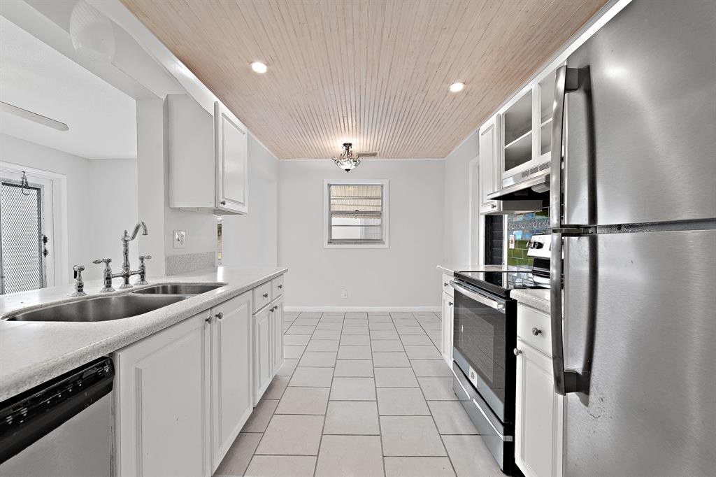 PALM BEACH LEISUREVILLE SEC 8 - Residential