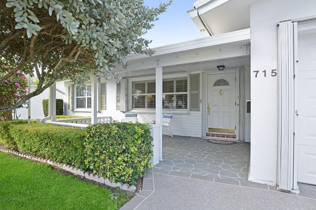 Photo of 715 SW 18th Court, Boynton Beach, FL 33426 (MLS # R11080964)