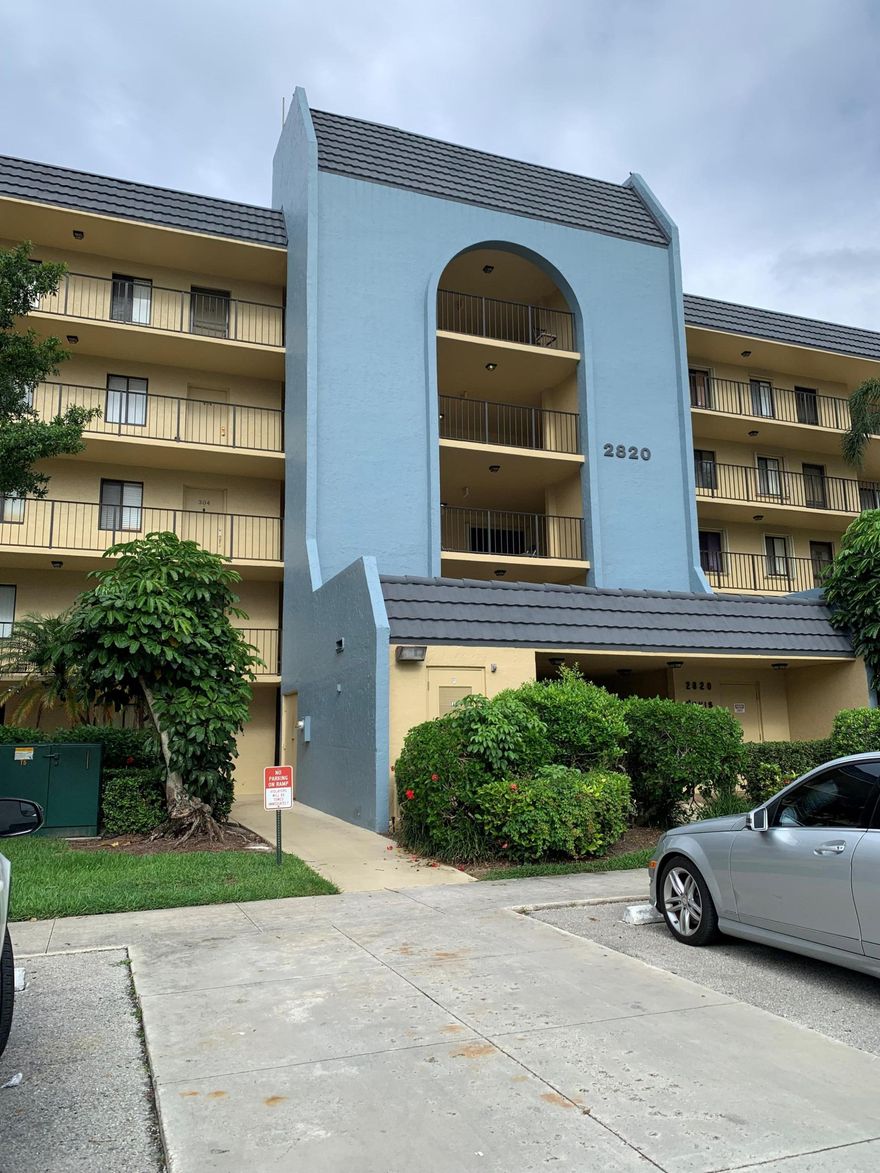 ***Investor Special*** CASH ONLY , No age restriction, Remodeled condo overlooking tennis club courts, upgrade kitchen and bathroom. Conveniently located on the third floor. Elevator in building. No age restrictions. Plenty of guest parking. Community offers heated pool, club house tennis courts, club house, gazebo, close to Palm Beach Outlets. Investors welcome,