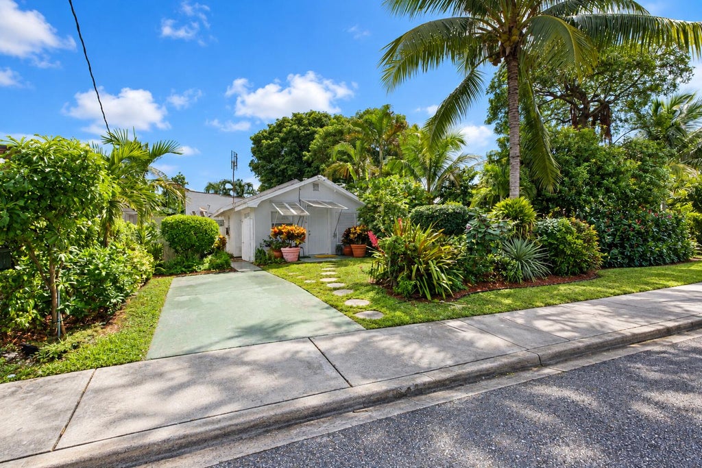Photo of 906 S J Street, Lake Worth Beach, FL 33460 (MLS # B26087347)