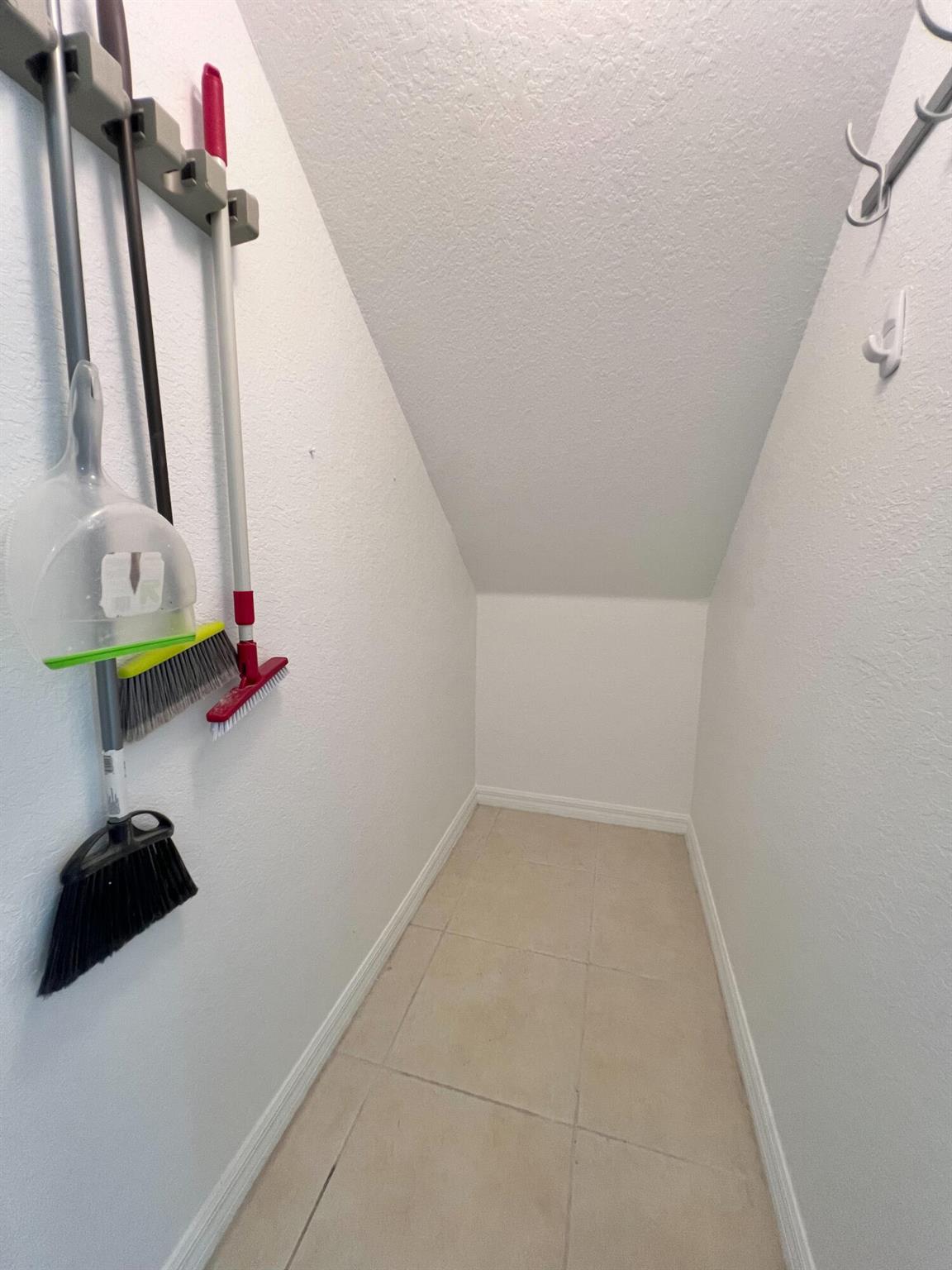 CARRIAGE POINTE TOWNHOMES - Residential Lease