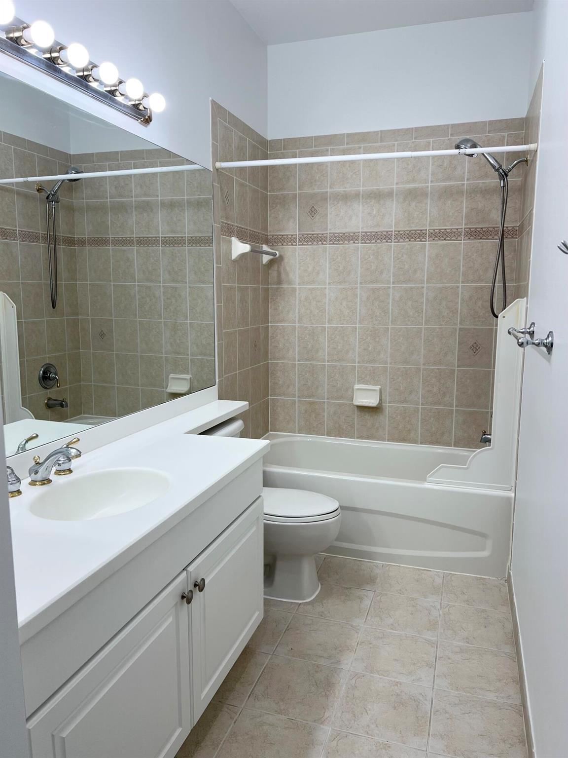 CARRIAGE POINTE TOWNHOMES - Residential Lease