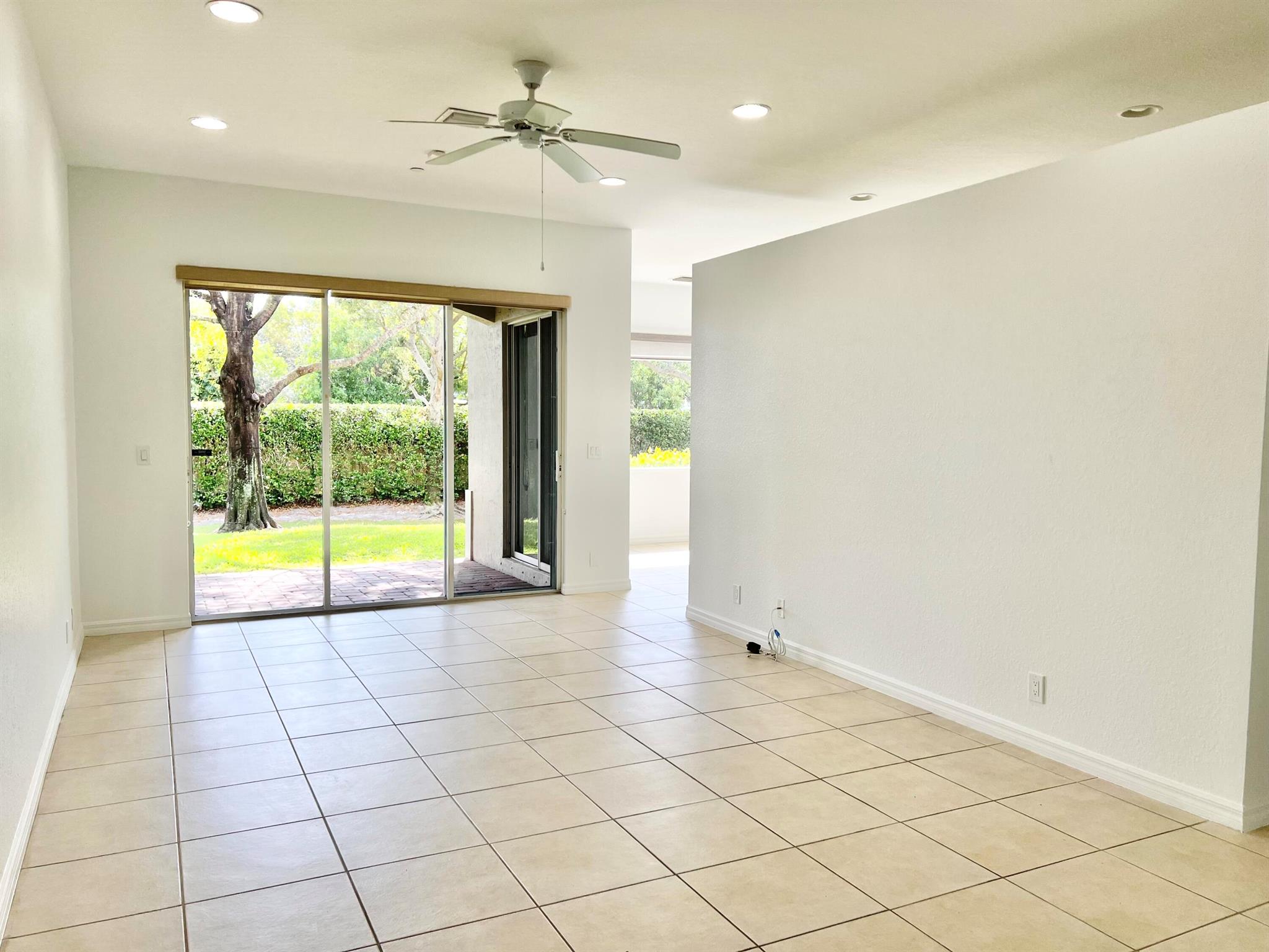 CARRIAGE POINTE TOWNHOMES - Residential Lease