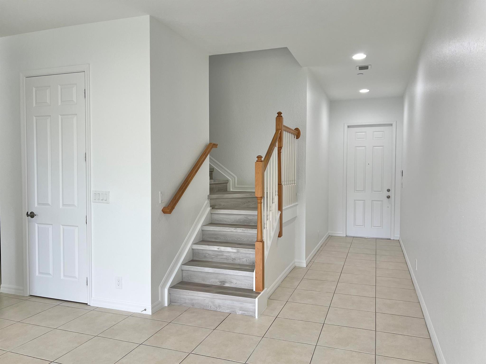 CARRIAGE POINTE TOWNHOMES - Residential Lease